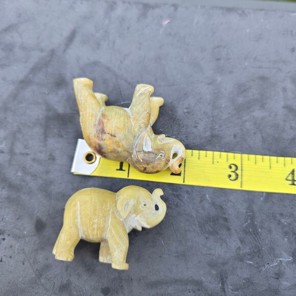 Vtg Hand Carved Soapstone Elephants Set of 4 Trunks Up 2-Small 2-Medium - Picture 12 of 13